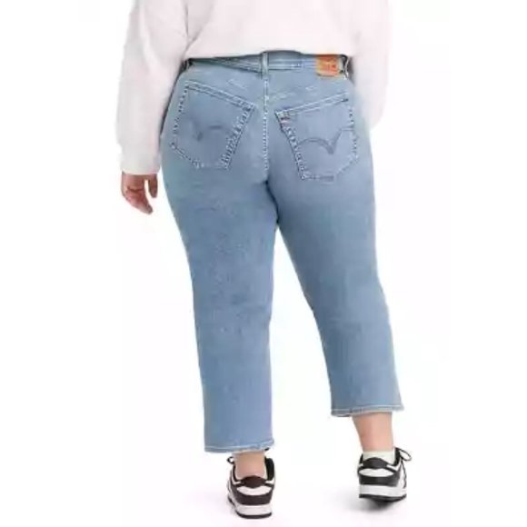 Levi's Denim - Levi's size 33 Boyfriend Distressed Crop Stretch Jeans